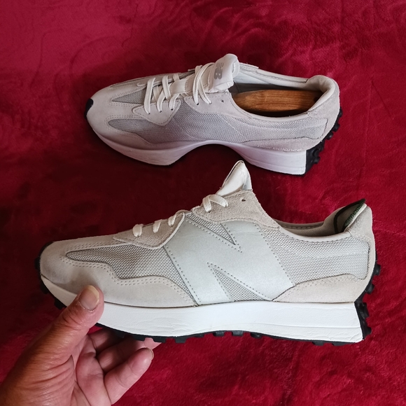 New Balance 327 Streetwear/Lifestyle/Athletic Shoes Size 9.5 Men/11 Women - Picture 2 of 10